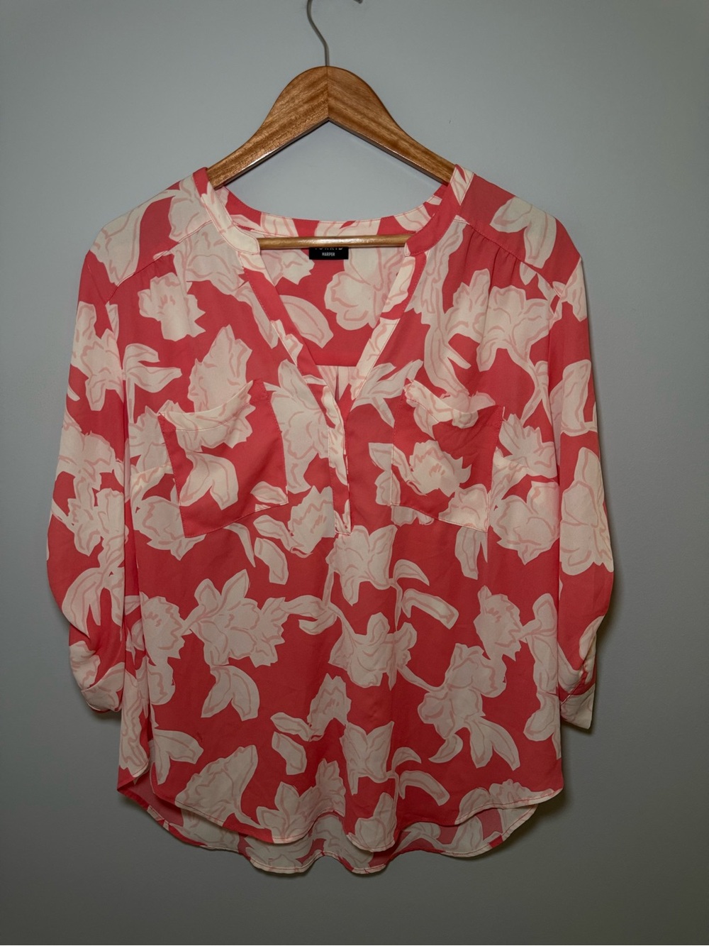 Torrid Harper Floral Lightweight Blouse Pink White V-Neck Roll Tab 3/4 Sleeve 00